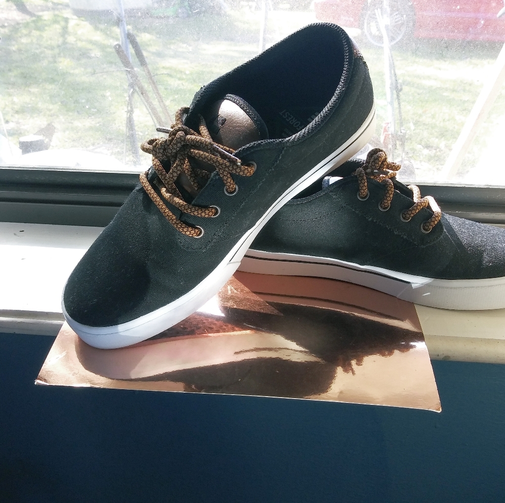 Etnies forest